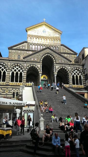 Amalfi, piccola perla lungo la costa amalfitana Amalfi, piccola perla lungo la costa amalfitana