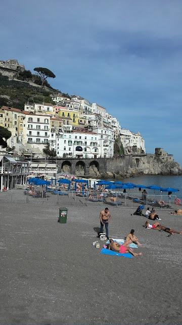 Amalfi, piccola perla lungo la costa amalfitana Amalfi, piccola perla lungo la costa amalfitana