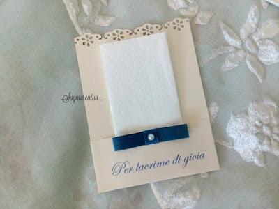 Wedding Bag, portafazzolettini e ventagli avorio e blu notte Wedding Bag, portafazzolettini e ventagli avorio e blu notte