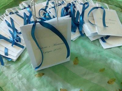 Wedding Bag, portafazzolettini e ventagli avorio e blu notte Wedding Bag, portafazzolettini e ventagli avorio e blu notte