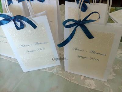 Wedding Bag, portafazzolettini e ventagli avorio e blu notte Wedding Bag, portafazzolettini e ventagli avorio e blu notte