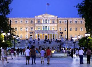 Atene: la città dai mille volti e dalle mille contraddizioni Atene: la città dai mille volti e dalle mille contraddizioni