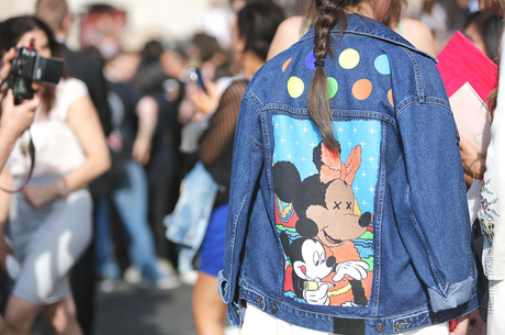 In the Steet...Mickey Mouse, Donald Duck, Minnie, Daisy Duck, Goofy, Pluto & company In the Steet...Mickey Mouse, Donald Duck, Minnie, Daisy Duck, Goofy, Pluto & company