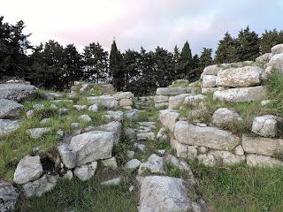 NURAGHE ASUSA DI ISILI NURAGHE ASUSA DI ISILI