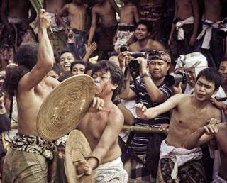 Il villaggio di Tenganan luogo di cultura e tradizione Il villaggio di Tenganan luogo di cultura e tradizione