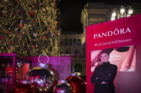 Perché l'albero di natale di Roma fa pietà e quello di Milano è bellissimo? Perché l'albero di natale di Roma fa pietà e quello di Milano è bellissimo?