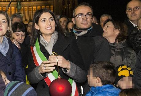 Perché l'albero di natale di Roma fa pietà e quello di Milano è bellissimo? Perché l'albero di natale di Roma fa pietà e quello di Milano è bellissimo?