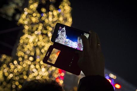 Perché l'albero di natale di Roma fa pietà e quello di Milano è bellissimo? Perché l'albero di natale di Roma fa pietà e quello di Milano è bellissimo?