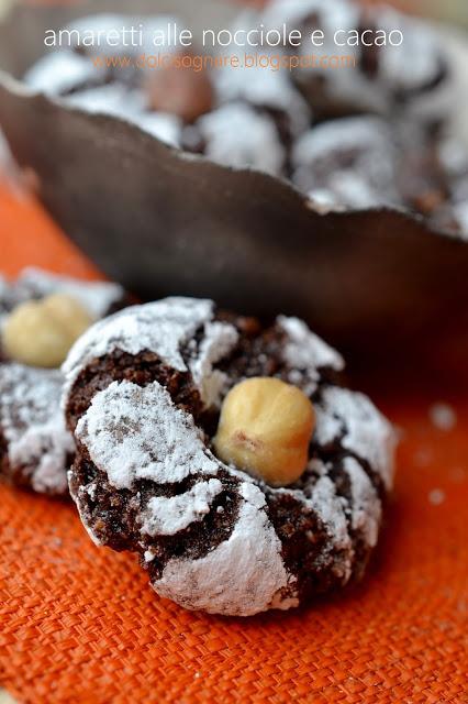 Amaretti alle nocciole e cacao Amaretti alle nocciole e cacao