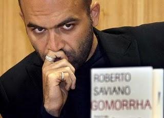 Roberto Saviano: ieri un mito, oggi un mitomane?