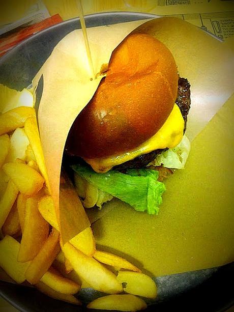 Burger Bar Cargo: un angolo (anzi, un container) a stelle e strisce a Salerno Burger Bar Cargo: un angolo (anzi, un container) a stelle e strisce a Salerno
