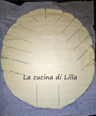 Dolci: Albero di sfoglia con ricotta, cioccolato e arancia Dolci: Albero di sfoglia con ricotta, cioccolato e arancia