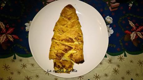 Dolci: Albero di sfoglia con ricotta, cioccolato e arancia Dolci: Albero di sfoglia con ricotta, cioccolato e arancia