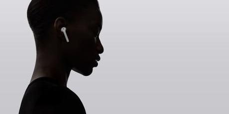 AirPods | maratoneta | prova con mano AirPods | maratoneta | prova con mano