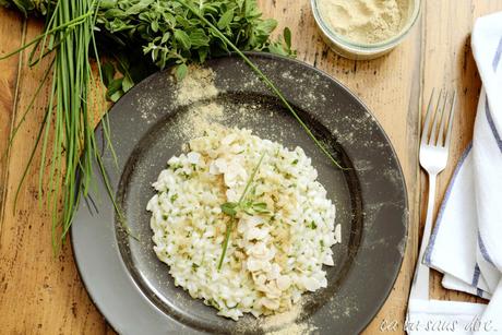 RISOTTO ALLE ERBE AROMATICHE, MANDORLE E POLVERE DI PORCINI RISOTTO ALLE ERBE AROMATICHE, MANDORLE E POLVERE DI PORCINI