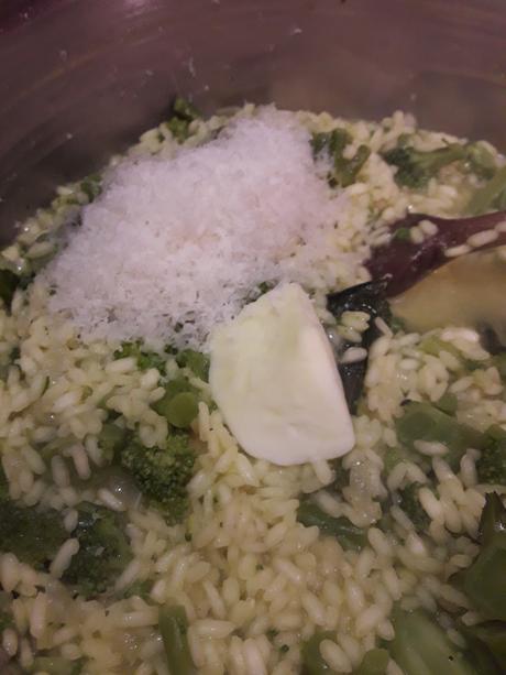 Risotto con cime di broccolo e zafferano Risotto con cime di broccolo e zafferano