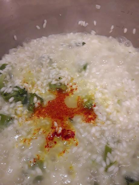 Risotto con cime di broccolo e zafferano Risotto con cime di broccolo e zafferano