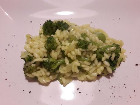 Risotto con cime di broccolo e zafferano Risotto con cime di broccolo e zafferano