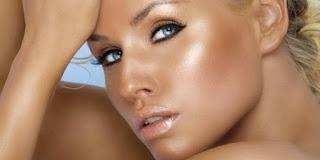 Hai già scelto il makeup per Natale? Idee e consigli Hai già scelto il makeup per Natale? Idee e consigli