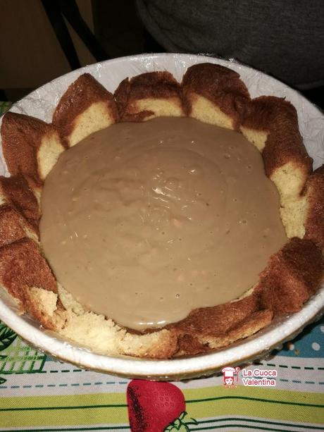 Pandoro con crema al caffè e croccantino cof