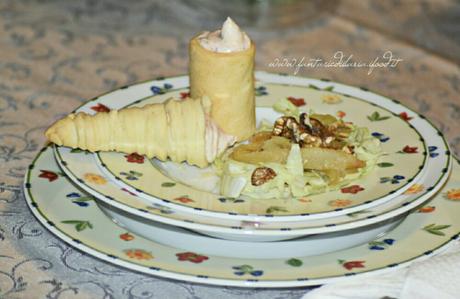 CONI E CANNOLI di BRISÉE ALLA CREMA DI SALMONE CON INSALATA,PERE E NOCI CONI E CANNOLI di BRISÉE ALLA CREMA DI SALMONE CON INSALATA,PERE E NOCI