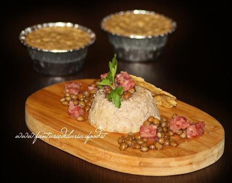 FLAN DI LENTICCHIE AL FORNETTO ESTENSE con COTECHINO E CIALDA AL PARMIGIANO CROCCANTE FLAN DI LENTICCHIE AL FORNETTO ESTENSE con COTECHINO E CIALDA AL PARMIGIANO CROCCANTE