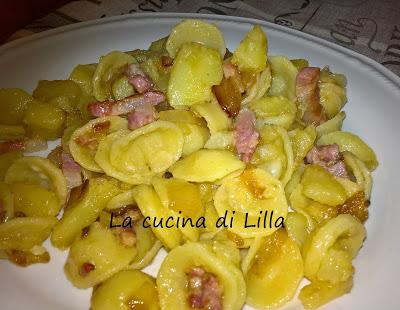 Primi: Pasta con patate, pancetta e cipolla Primi: Pasta con patate, pancetta e cipolla