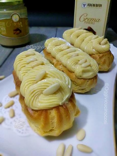 Éclairs con Mousse ai Pinoli Éclairs con Mousse ai Pinoli