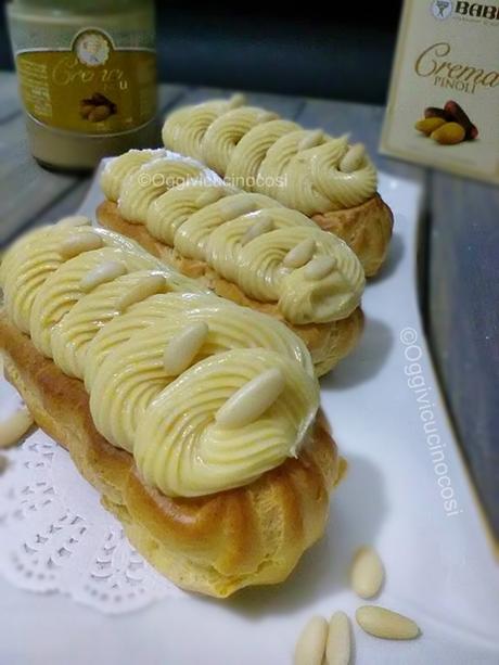 Éclairs con Mousse ai Pinoli Éclairs con Mousse ai Pinoli