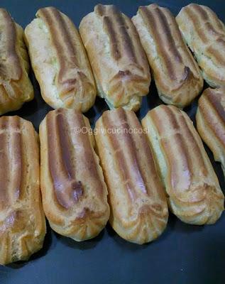 Éclairs con Mousse ai Pinoli Éclairs con Mousse ai Pinoli