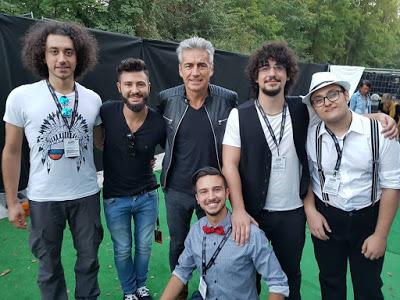 I Dei Degli Olimpo - Dal lago di Bracciano a Ligabue con l'album Uno. I Dei Degli Olimpo - Dal lago di Bracciano a Ligabue con l'album Uno.