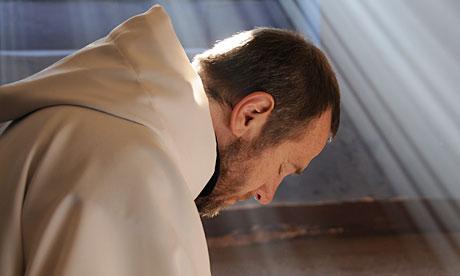 Stasera alle 21,15 su Rai 5 Uomini di Dio di Xavier Beauvois Uomini di Dio