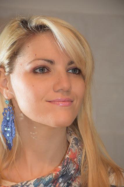 La crema e i mezzi da pigmentary notano su risposte di faccia