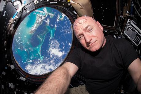 Un anno in orbita ha cambiato il DNA di Scott, e i gemelli spaziali non sono più identici 134836843-de3a2624-da57-40b7-a9ea-d558b18efd68