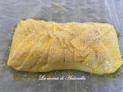 Wurstel crauti in crosta sfogliata Wurstel crauti in crosta sfogliata