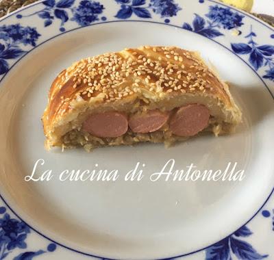Wurstel crauti in crosta sfogliata Wurstel crauti in crosta sfogliata