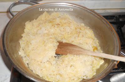 Wurstel crauti in crosta sfogliata Wurstel crauti in crosta sfogliata