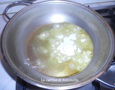 Wurstel crauti in crosta sfogliata Wurstel crauti in crosta sfogliata