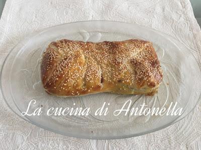Wurstel crauti in crosta sfogliata Wurstel crauti in crosta sfogliata
