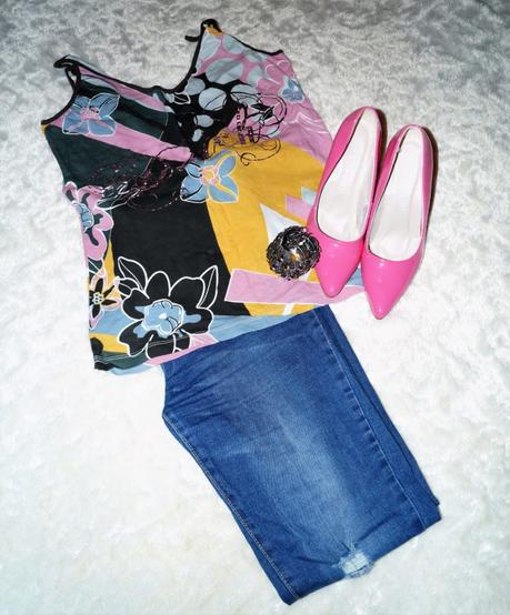 EASY CHIC CON UN PAIO DI JEANS EASY CHIC CON UN PAIO DI JEANS
