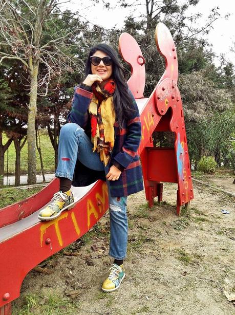 Gamiss Coat L'immagine può contenere: 1 persona, albero e spazio all'aperto