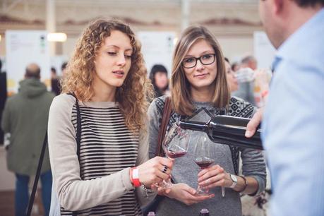 Live Wine Milano. Il Salone del Vino artigianale Live Wine Milano. Il Salone del Vino artigianale