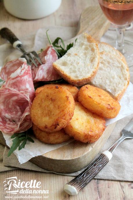 Frittelle di patate e cipolle Foto frittelle di patate e cipolle