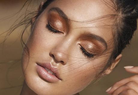 5 idee di make up facili e veloci trucco ombretto brillante