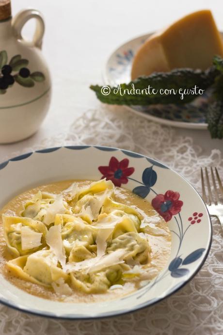 Tortelli di cavolo nero: i pulcini prendono il volo. Tortelli di cavolo nero: i pulcini prendono il volo.