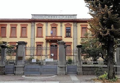 Cavalcare una notizia fa solo del rumore: la finestra della Zani. Cavalcare una notizia fa solo del rumore: la finestra della Zani.