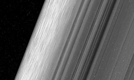 Gli anelli di Saturno come nessuno li ha mai visti Gli anelli di Saturno come nessuno li ha mai visti