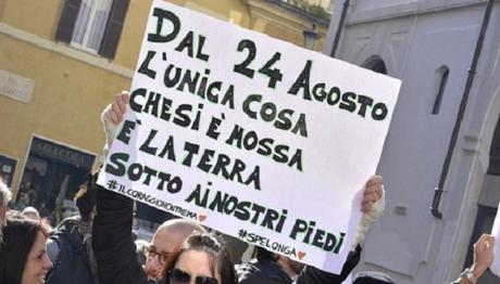 Decreto terremoto, via libera del Consiglio dei Ministri. Proteste a Montecitorio Decreto terremoto, ok del Cdm. Sit-in a Montecitorio