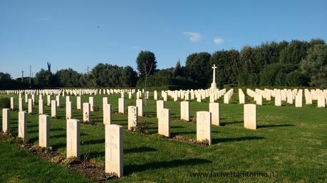 Il cimitero militare di Siracusa Il cimitero militare di Siracusa