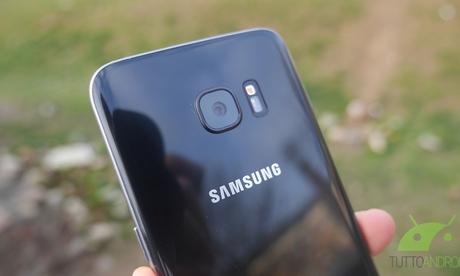 Samsung Galaxy S8: prime possibili immagini delle cover ufficiali Samsung Galaxy S8: prime possibili immagini delle cover ufficiali